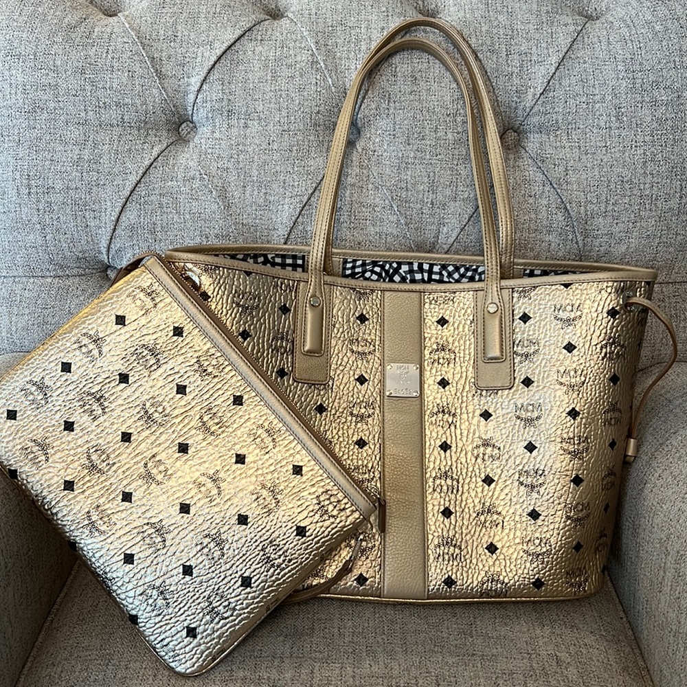 ⛔️SOLD⛔️ MCM Medium Reversible Liz Shopper